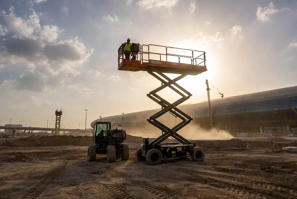 Diesel scissor lift 18m for rent in Riyadh for highest scissor heights